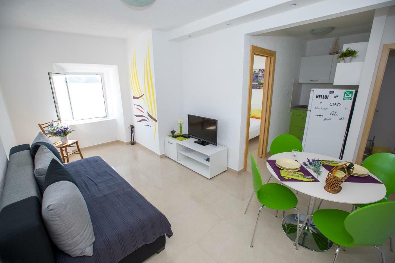Apartmani Cindric Karlobag Exterior photo