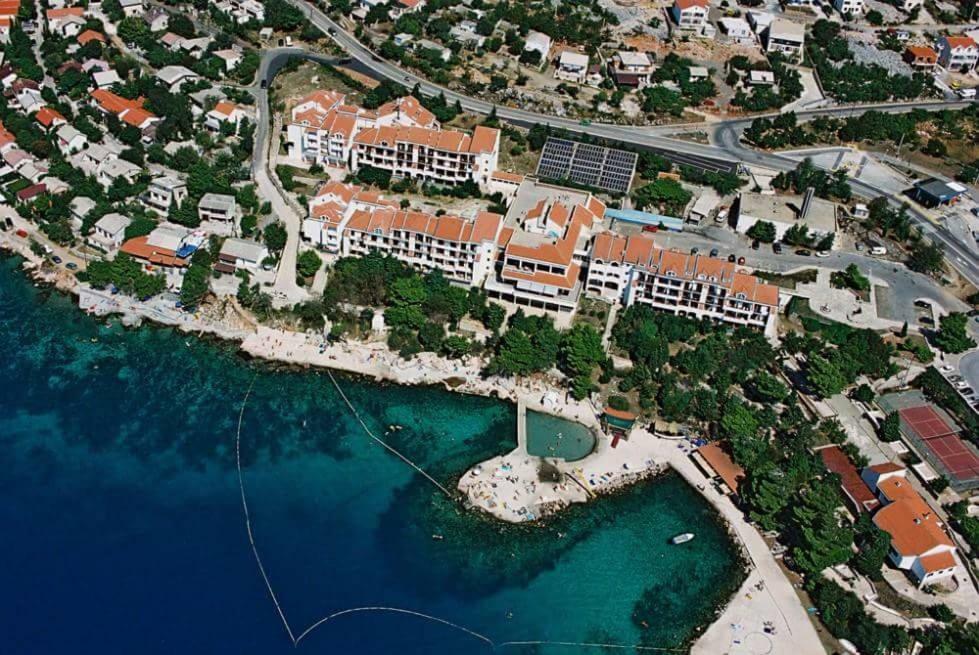 Apartmani Cindric Karlobag Exterior photo